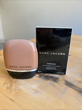 Marc Jacobs Shameless Compact Foundation - Tan Y480